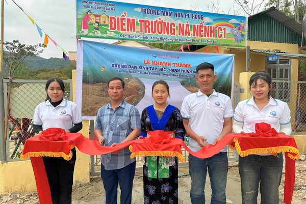 Thu thập phản hồi từ người dùng và cộng đồng